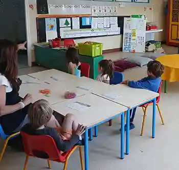 Enfants à l'école d'Albon