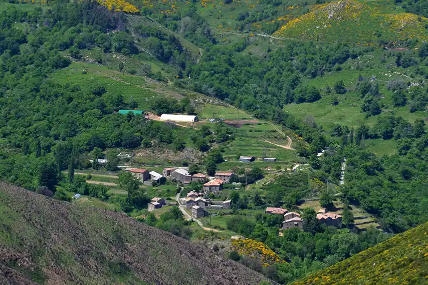 Hameau de Feouzet à Albon d'Ardèche